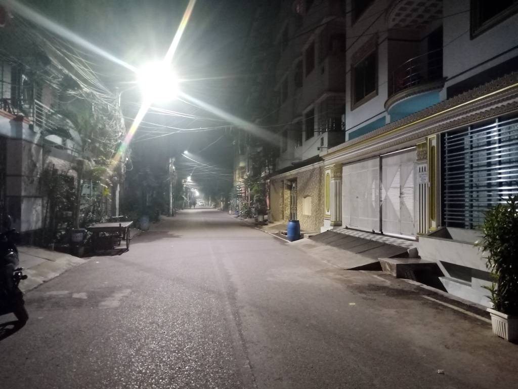 উত্তরায় মাইক্রোবাসে এসে প্রাডো গাড়িসহ এক ব্যক্তিকে অপহরণ, নিরাপত্তাকর্মীর অস্ত্র লুট