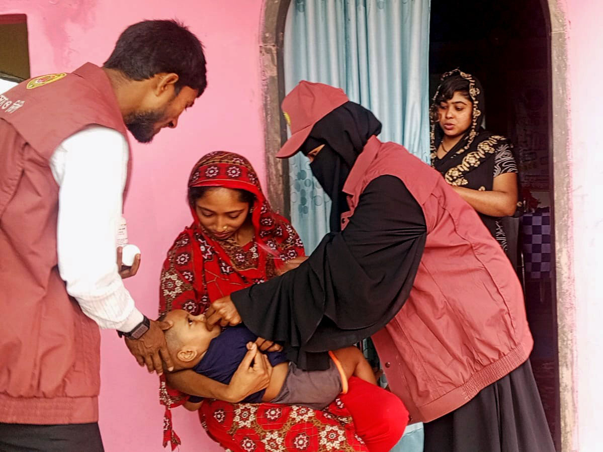 বন্যাকবলিত এলাকায় ভিটামিন ‘এ’ ক্যাপসুল বিতরণ আনসার-ভিডিপির