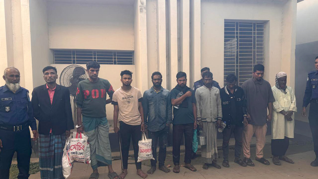 ভৈরবে যৌথ বাহিনীর অভিযান, আটক ৯