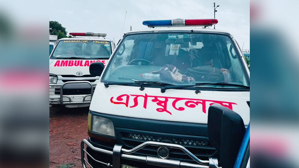 ভোলায় যেতে ফেরিঘাটে আটকা পড়েছে লাশবাহী ৩ গাড়ি