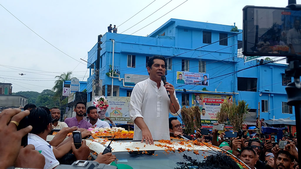 আ.লীগ সরকার ১৭ বছরে দেশের অর্থনীতির কোমর ভেঙে দিয়েছে: তথ্যমন্ত্রী