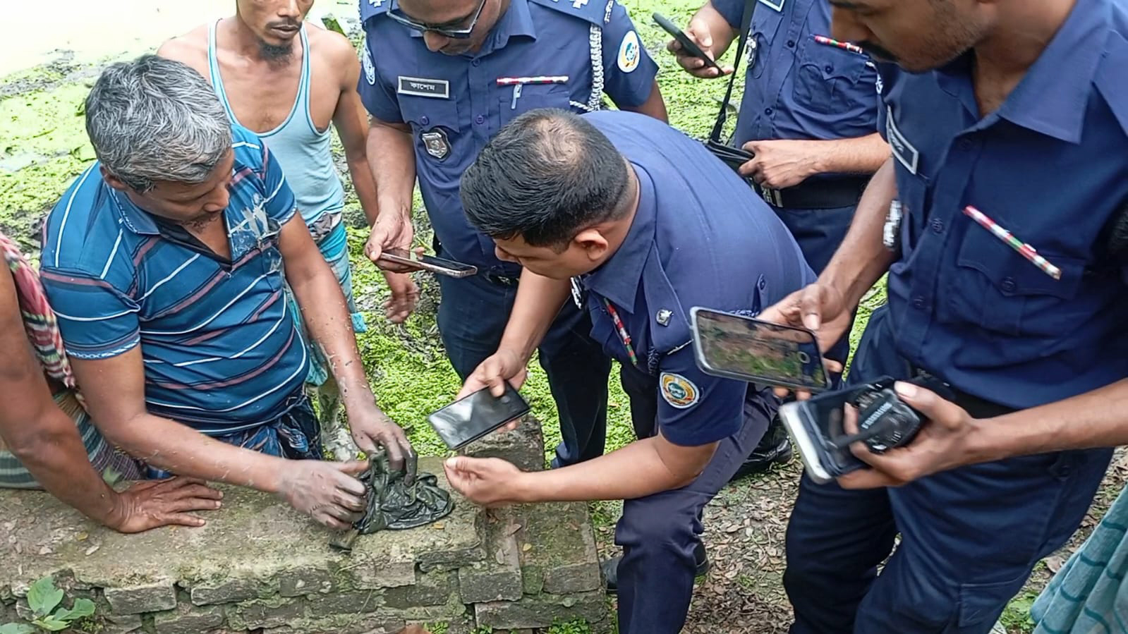 ভোলায় পুকুরে মিলল পিস্তল