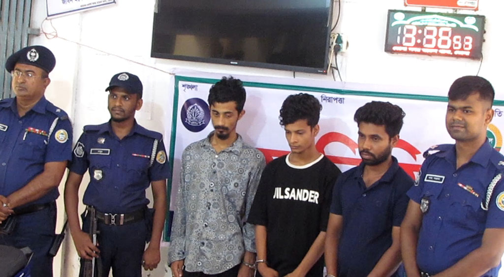 ভোলায় পাঁচ চোরাই মোটরসাইকেল উদ্ধার, গ্রেপ্তার ৩