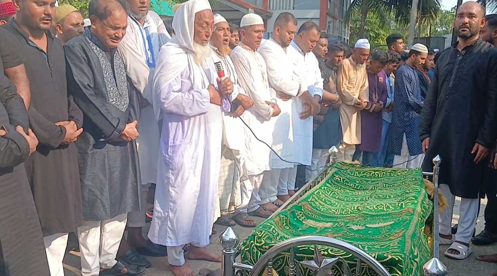 ভোলায় মায়ের পাশে চিরনিদ্রায় শায়িত হলেন তোফায়েল আহমেদ