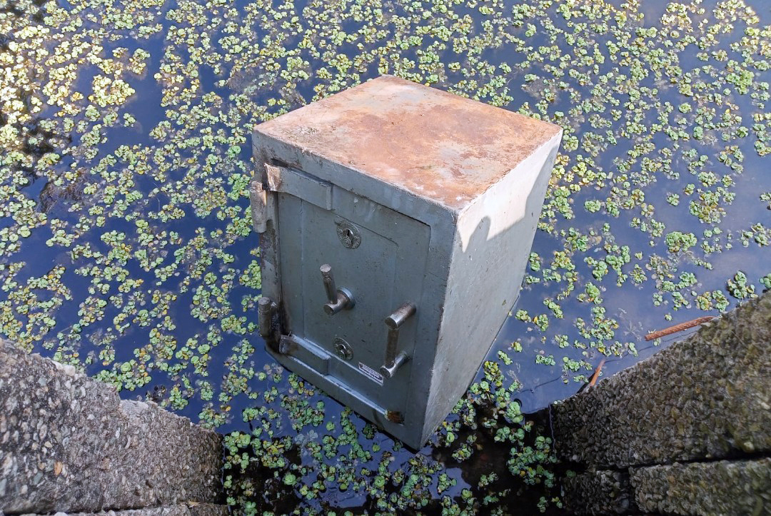 নীলফামারীতে পুকুরে মিলল ব্যাংকের ভল্ট