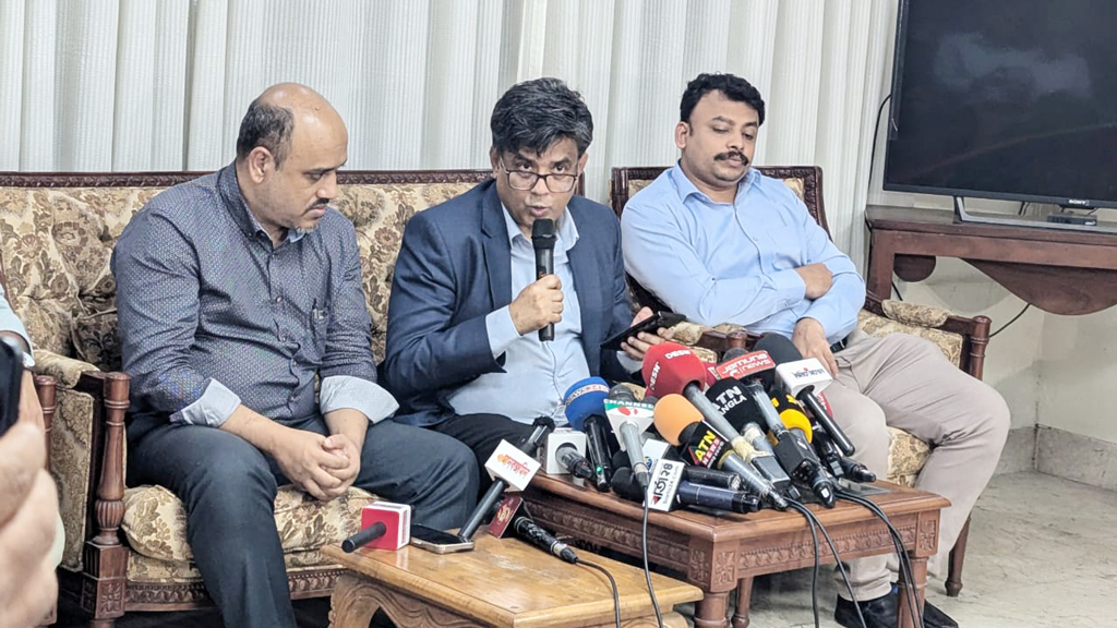 ডিসেম্বরের মধ্যে নির্বাচনের প্রস্তুতি নিতে স্বরাষ্ট্র মন্ত্রণালয়কে প্রধান উপদেষ্টার নির্দেশ