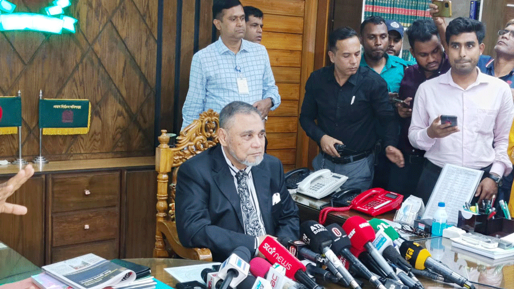 ভোটের দায়িত্বে ৯৫ শতাংশ সরকারের লোক—ট্রেসির দাবির জবাব দিলেন সিইসি