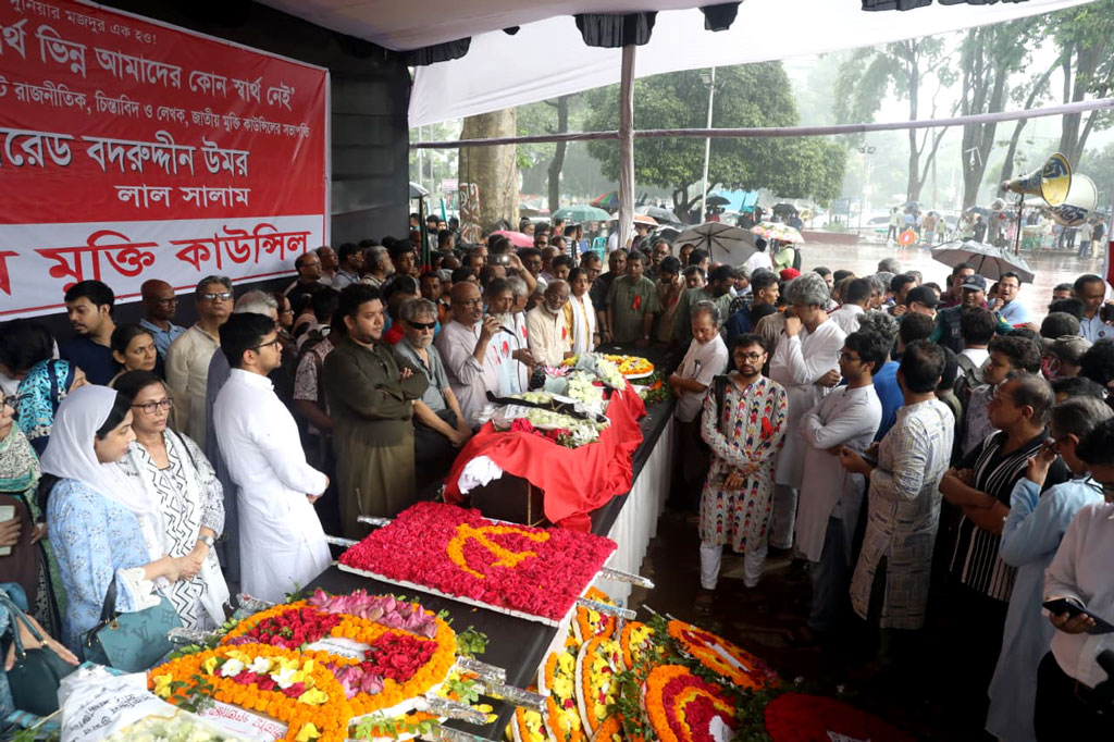 শহীদ মিনারে বদরুদ্দীন উমরকে সর্বস্তরের মানুষের শ্রদ্ধা