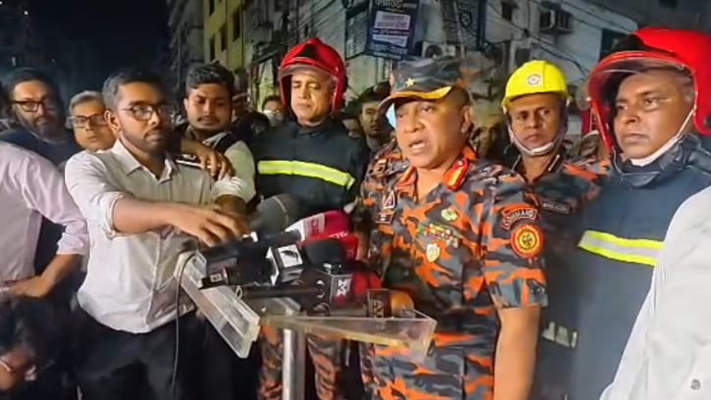 নির্দেশনার পরও কেমিক্যাল গুদাম স্থাপনে সতর্কতা মানা হচ্ছে না: ফায়ার সার্ভিসের ডিজি