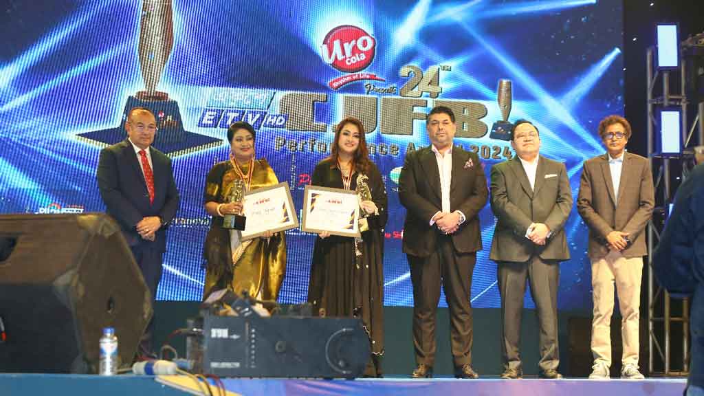 মনোজ্ঞ আয়োজনে শিল্পীরা পেলেন সিজেএফবি সম্মাননা