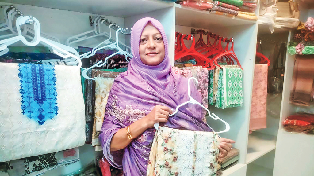 সামর্থ্যের মধ্যে প্রয়োজন মেটাতে ফারজানার উদ্যোগ