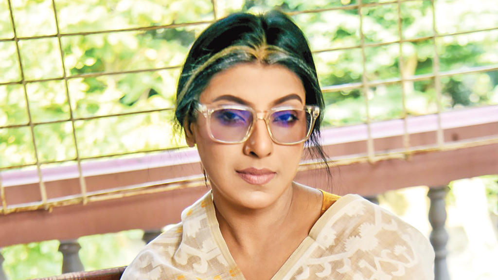 বিজয় দিবসের নাটকে মৌ