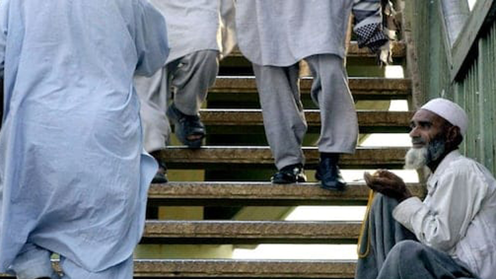 ভিক্ষাবৃত্তির অভিযোগে বিভিন্ন দেশ থেকে ৩২ হাজারের বেশি পাকিস্তানি বহিষ্কার