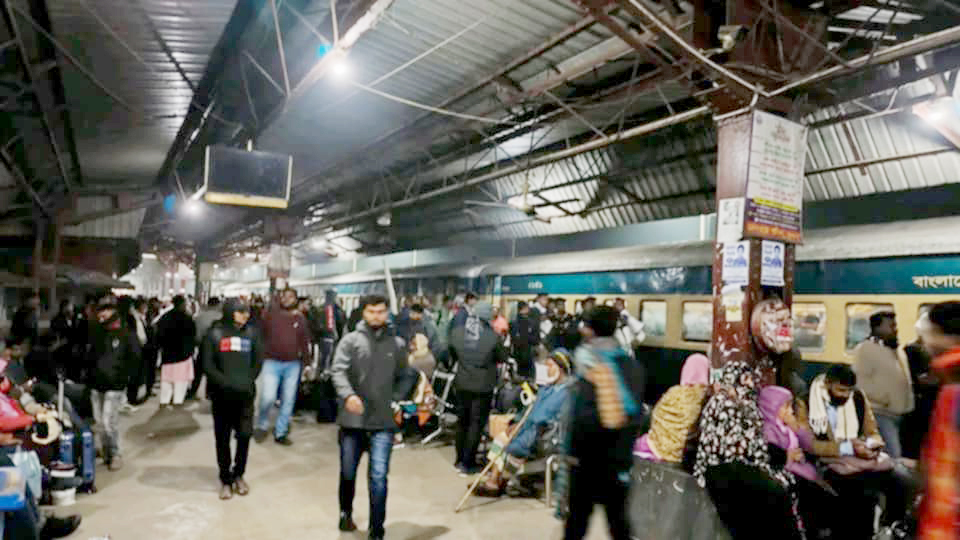 বিএনপি নেতাকর্মীদের নিয়ে ঢাকায় ১১টি বিশেষ ট্রেন