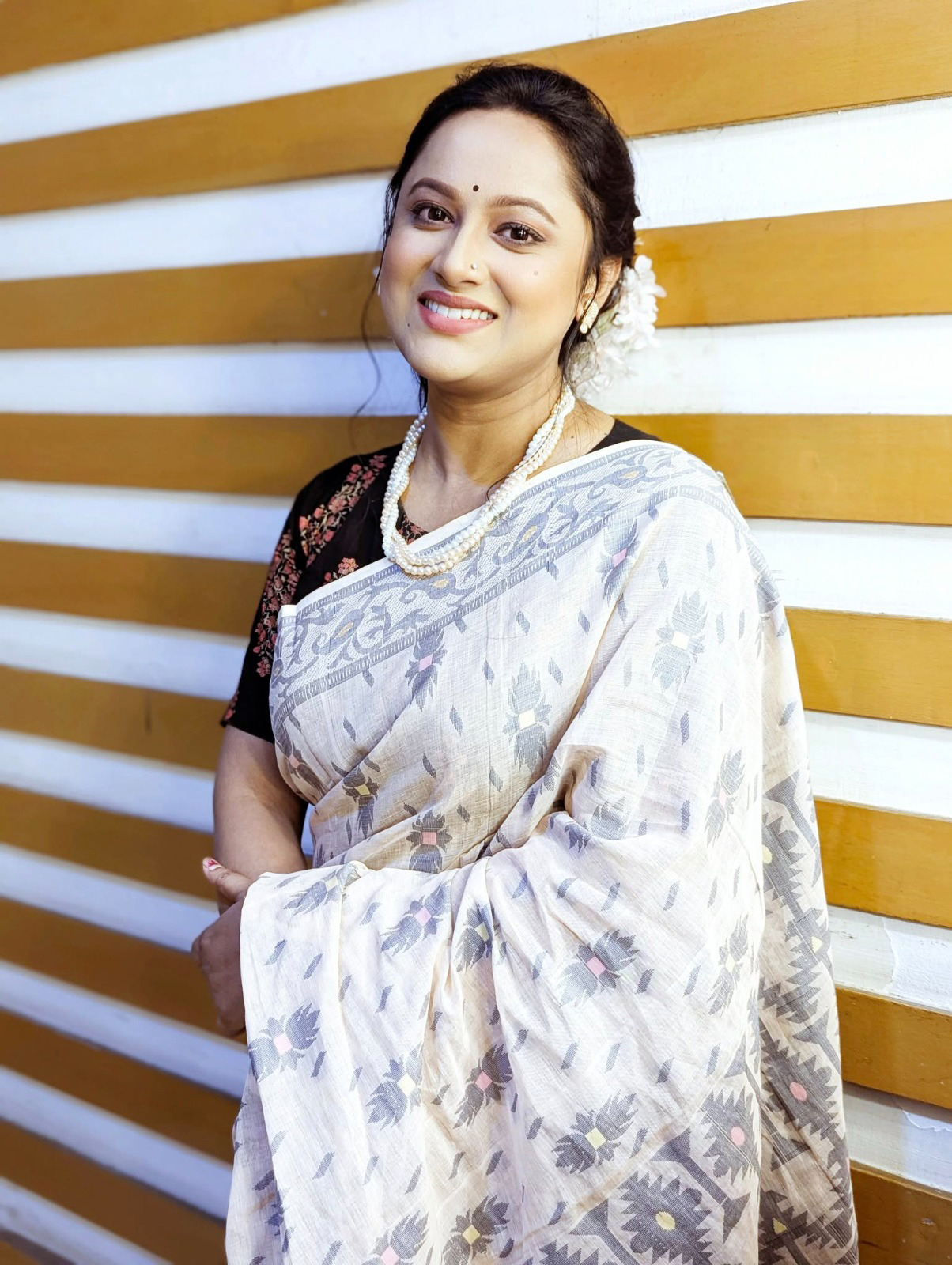 প্রযোজনায় অভিনেত্রী পুতুল