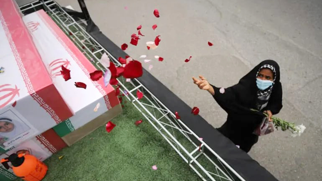 ইরানে ‘ক্ষেপণাস্ত্র বৃষ্টি’, ‘ধ্বংস ও মৃত্যুর’ মিছিল নামিয়ে আনবে যুক্তরাষ্ট্র