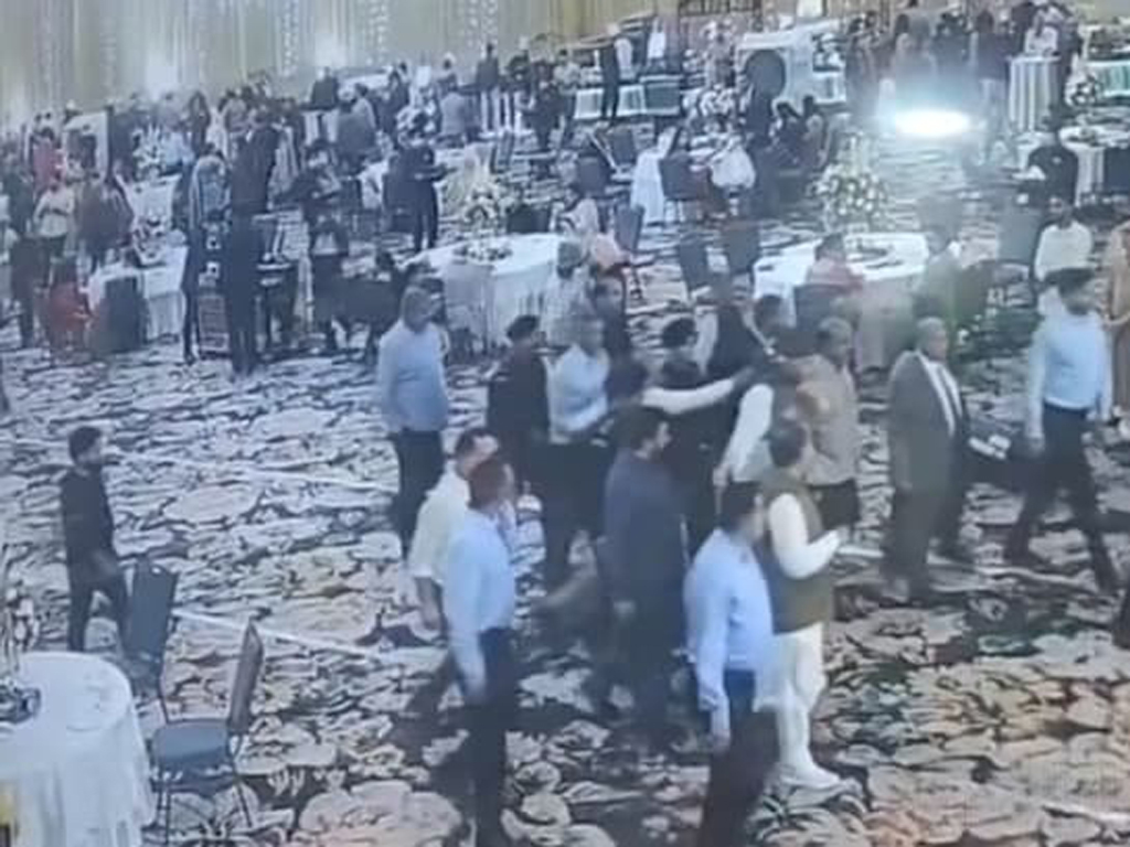 জম্মু–কাশ্মীরের সাবেক মুখ্যমন্ত্রীকে প্রকাশ্যে গুলি করে হত্যার চেষ্টা