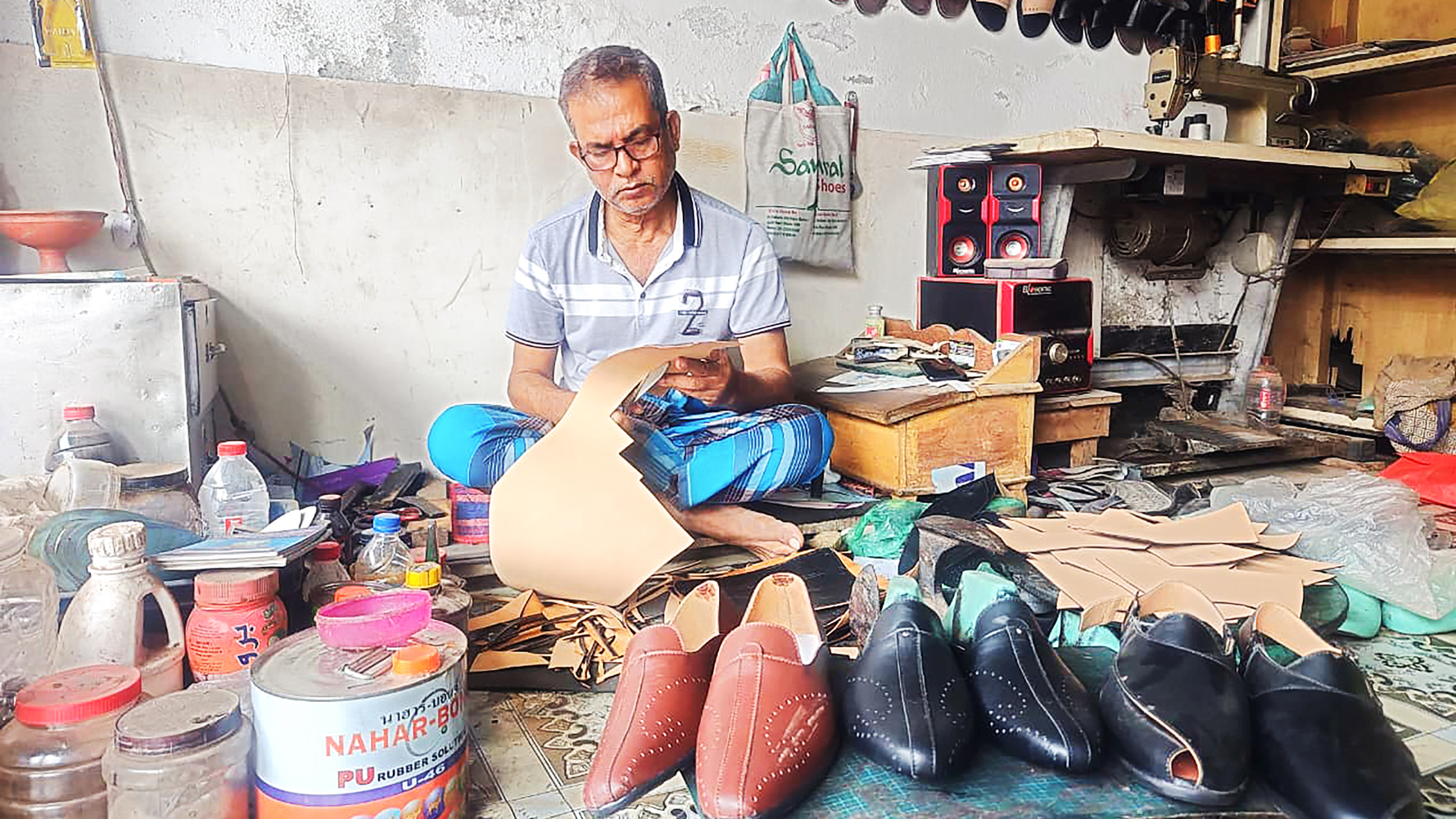 হাতে তৈরি জুতা শিল্প: ঈদের বিক্রিই ভরসা