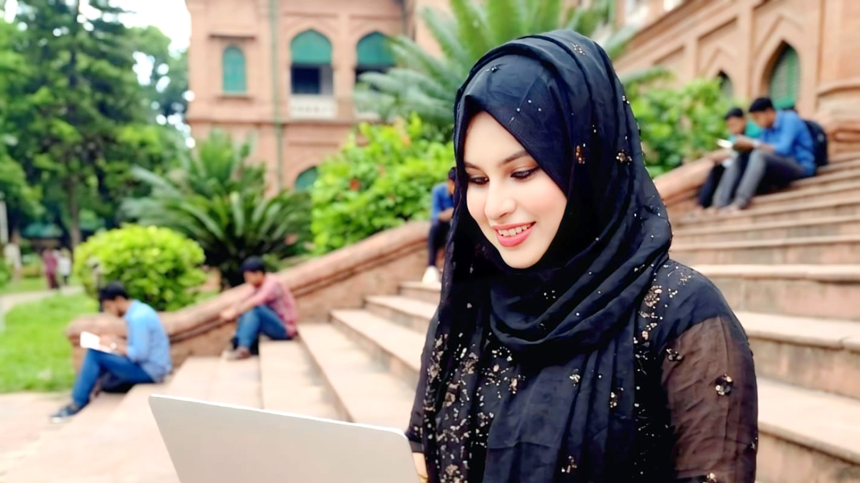 নিজের পছন্দের ক্যারিয়ার বেছে নিন