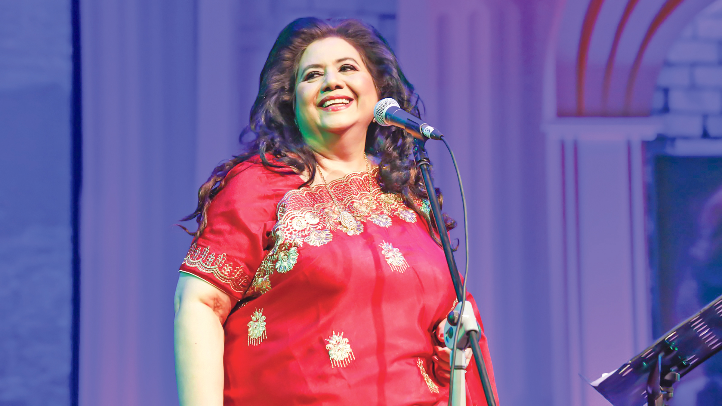 দর্শকদের ধন্যবাদ জানিয়ে নতুন কনসার্টের আশ্বাস দিলেন
রুনা লায়লা