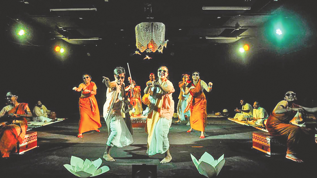 বনানীর যাত্রাবিরতিতে থিয়েট্রিক্যাল কোম্পানির নাটক ‘মলুয়া’