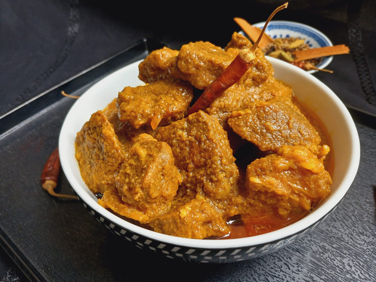 বাটা মসলার কড়াই কষা মাংস