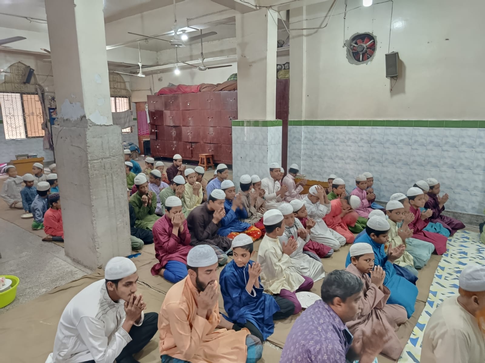 শহীদ বুদ্ধিজীবীদের আত্মার মাগফিরাত ও খালেদা জিয়ার রোগমুক্তি কামনায় এতিম শিশুদের দোয়া