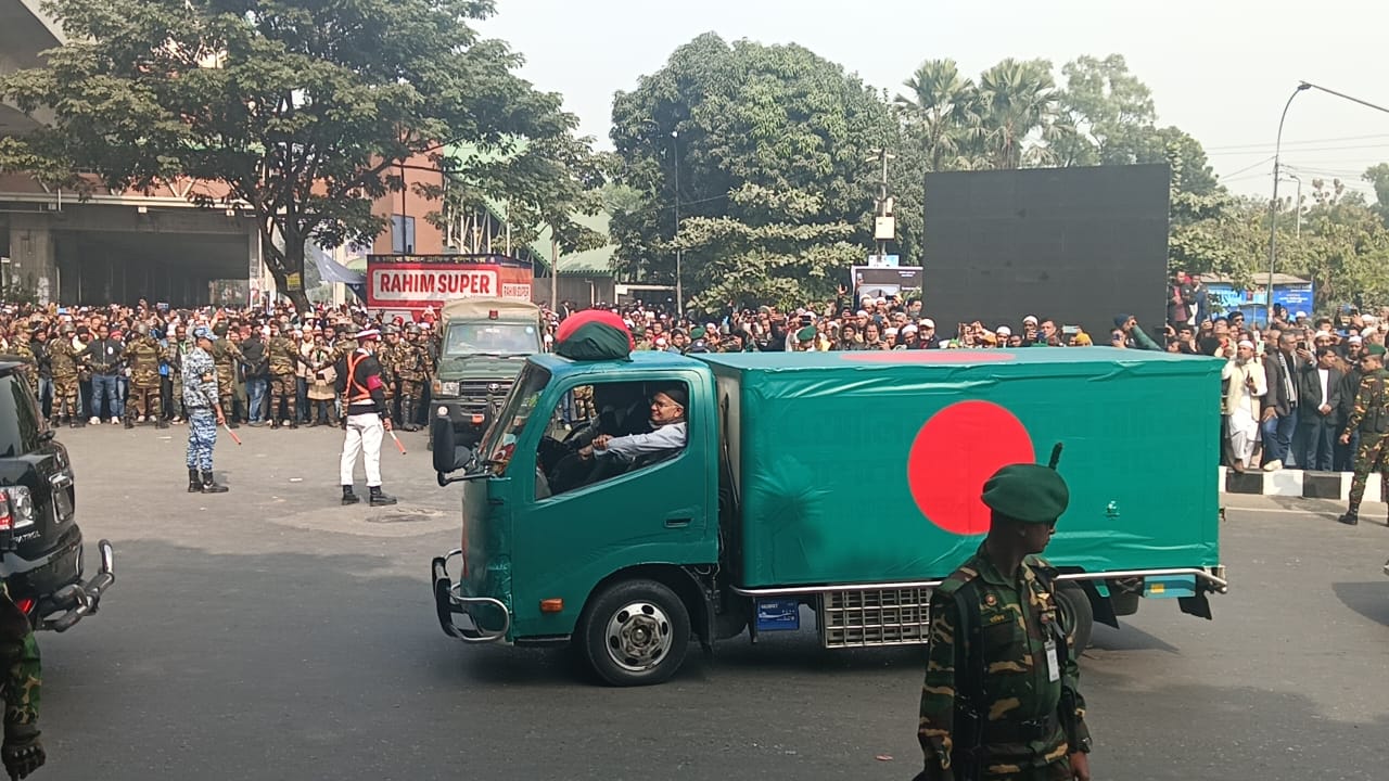 সংসদ ভবন চত্বরে খালেদা জিয়ার কফিন, মানিক মিয়া অ্যাভিনিউ জনসমুদ্র