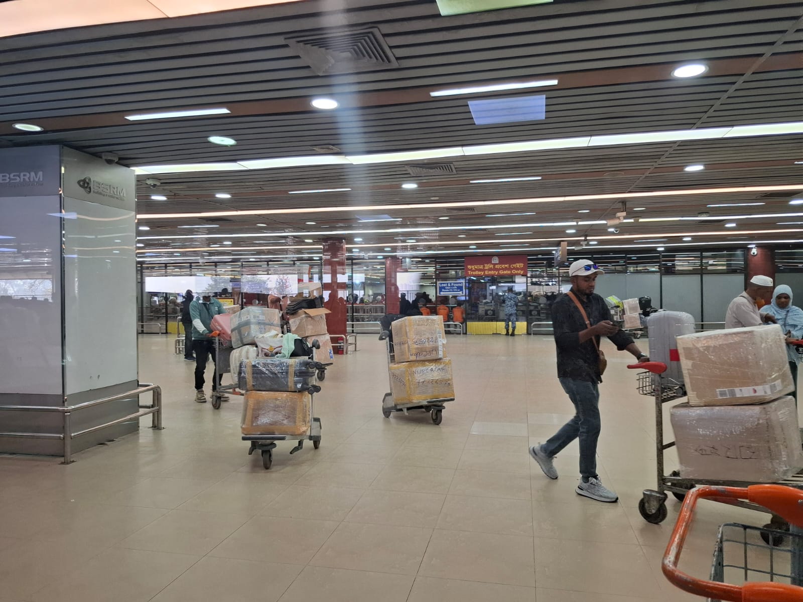 আটকে পড়া বিমানের যাত্রীদের উদ্ধার করল ইউএস-বাংলা