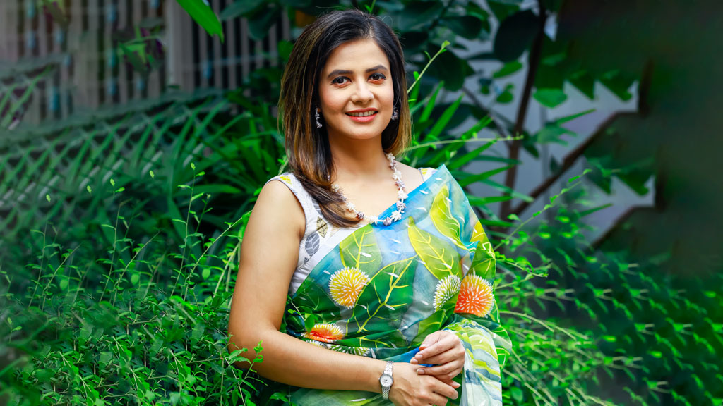 এই মেঘলা দিনে একলা