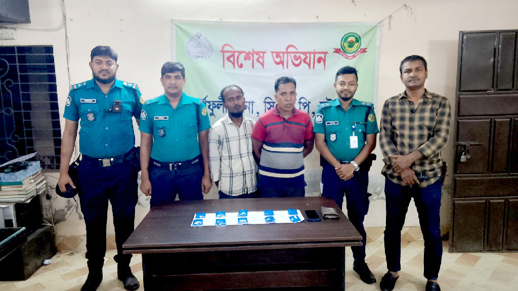 ট্রাফিক পুলিশের হাতে ইয়াবাসহ মোটরসাইকেল আরোহী আটক