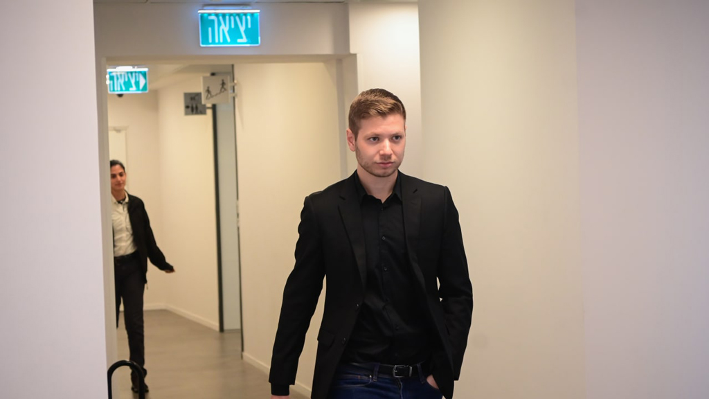 ‘ওকে লাথি মেরে বের করে দিন’—নেতানিয়াহুর ছেলেকে যুদ্ধে পাঠাতে বললেন ট্রাম্পের ঘনিষ্ঠ সহযোগী