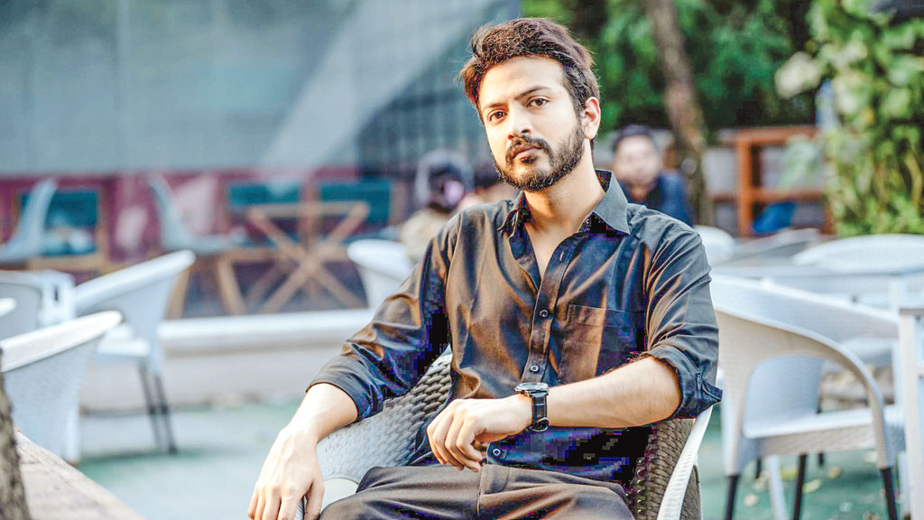 কটাক্ষের শিকার ইয়াশ রোহান পাশে দাঁড়ালেন তারকারা