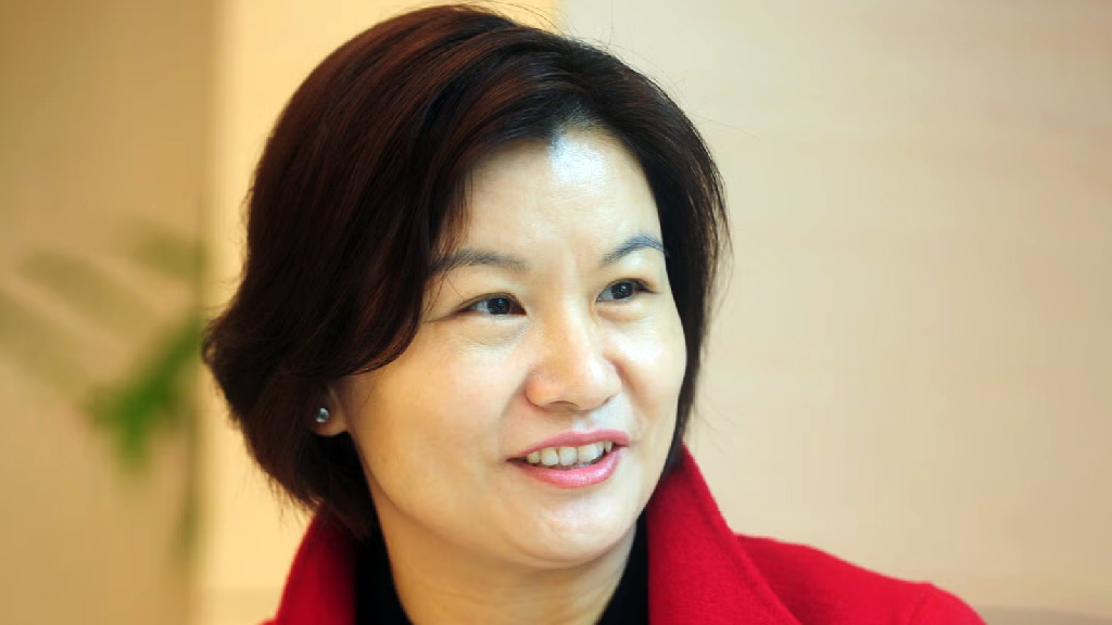 From $1.20 a day in a watch-glass factory to China's richest woman: Zhou Qunfei