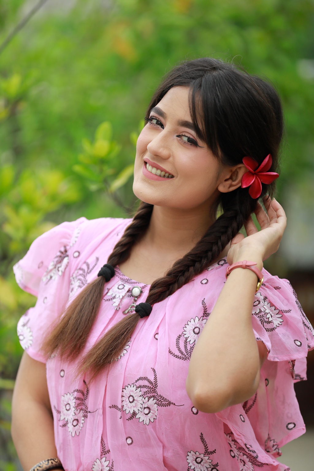 জেবা, মেকআপ: শোভন মেকওভার, ছবি: হাসান রাজা