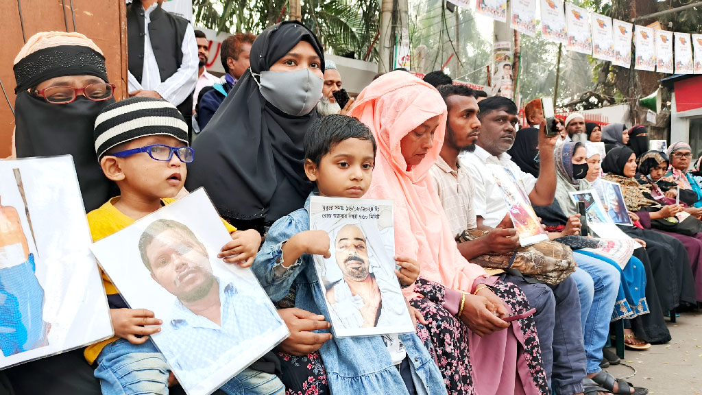 ‘নিহতের পরিবারের সদস্যদের কেউ খোঁজ নিচ্ছে না’