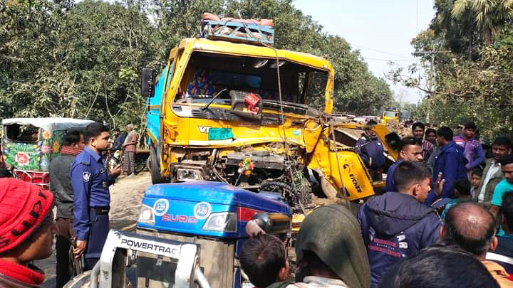 ছেলের সড়ক দুর্ঘটনার খবর শুনে মায়ের মৃত্যু