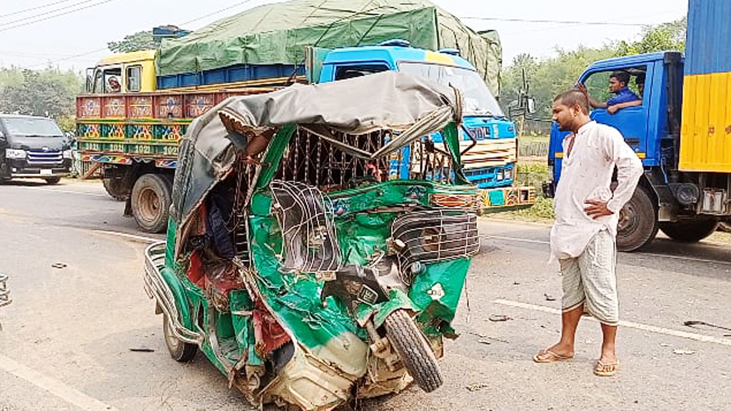 ময়মনসিংহে ট্রাকচাপায় অটোরিকশাচালক নিহত