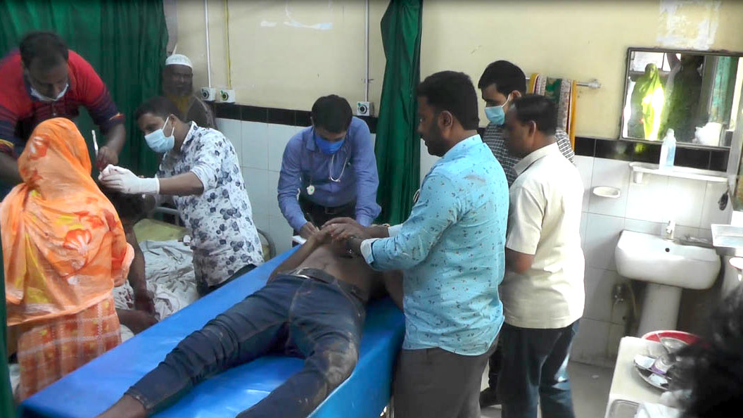 সাতক্ষীরায় নির্বাচনী সহিংসতায় আহত ১০ 
