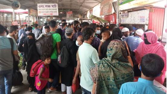 শিবচরের বাংলাবাজার ঘাটে উপচে পড়া ভিড়