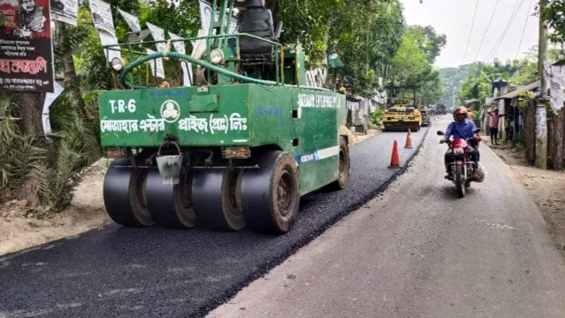 ঝুঁকিপূর্ণ বাঁক রেখেই সড়কের সংস্কার শুরু