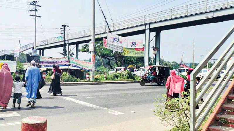 ফুটওভার ব্রিজ যেন শো পিস