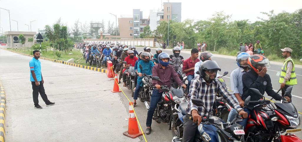 পদ্মা সেতুতে ২৩ বাইকারকে ৭১ হাজার টাকা জরিমানা