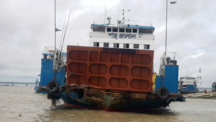 পদ্মা সেতুর পিলারে ফেরির ধাক্কার ঘটনায় চার সদস্যের তদন্ত কমিটি 