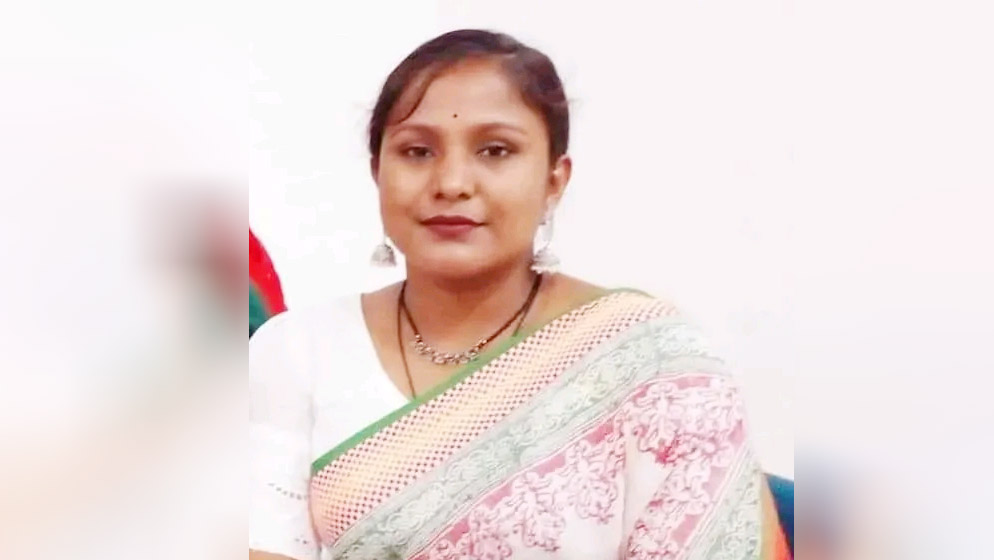 ফেসবুকে স্ট্যাটাস দিয়ে আবৃত্তিশিল্পীর আত্মহত্যা