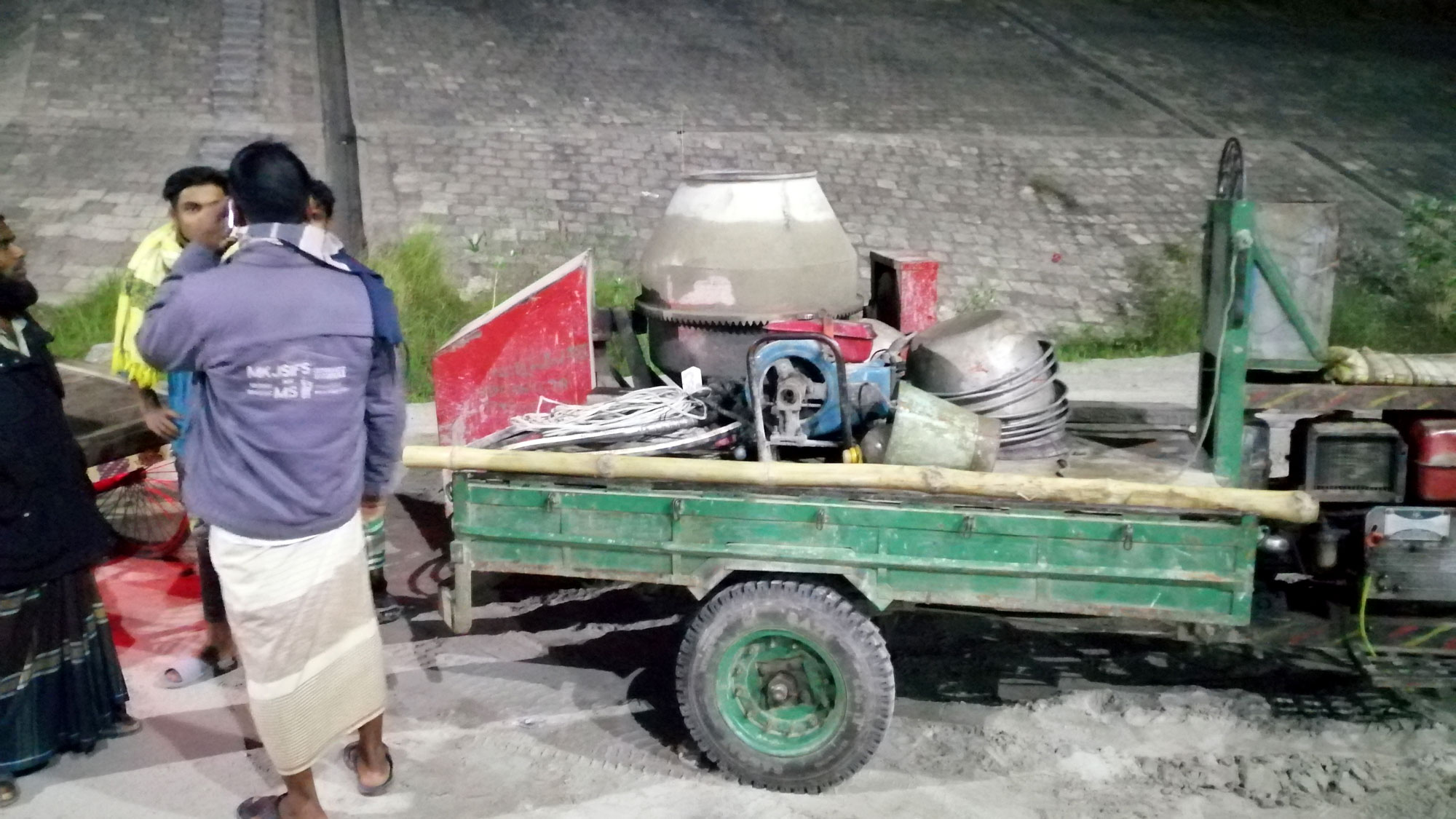 শিবচরে নসিমন উল্টে নিহত ২, আহত ১০ 