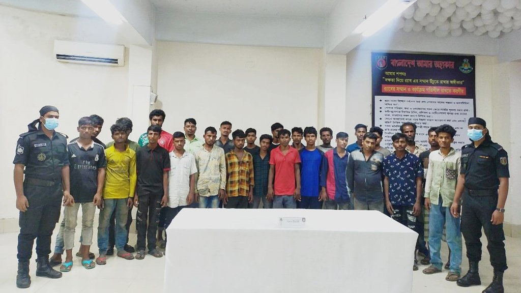 অজ্ঞান পার্টি ও ছিনতাই চক্রের ২৬ সদস্য গ্রেপ্তার 