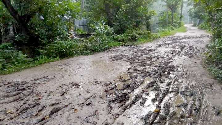 দীর্ঘদিনেও পাকা হয়নি ঝুটেশ্বরী রাস্তাটি, দুর্ভোগে এলাকাবাসী