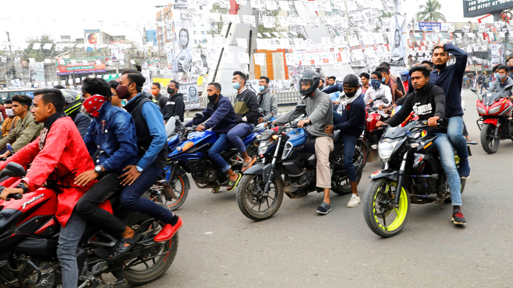 উৎসবের ভোটে শঙ্কার ছায়া