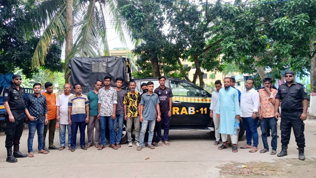 চাঁদপুরে পাসপোর্ট দালাল চক্রের মূল হোতাসহ ১৬ সদস্য গ্রেপ্তার